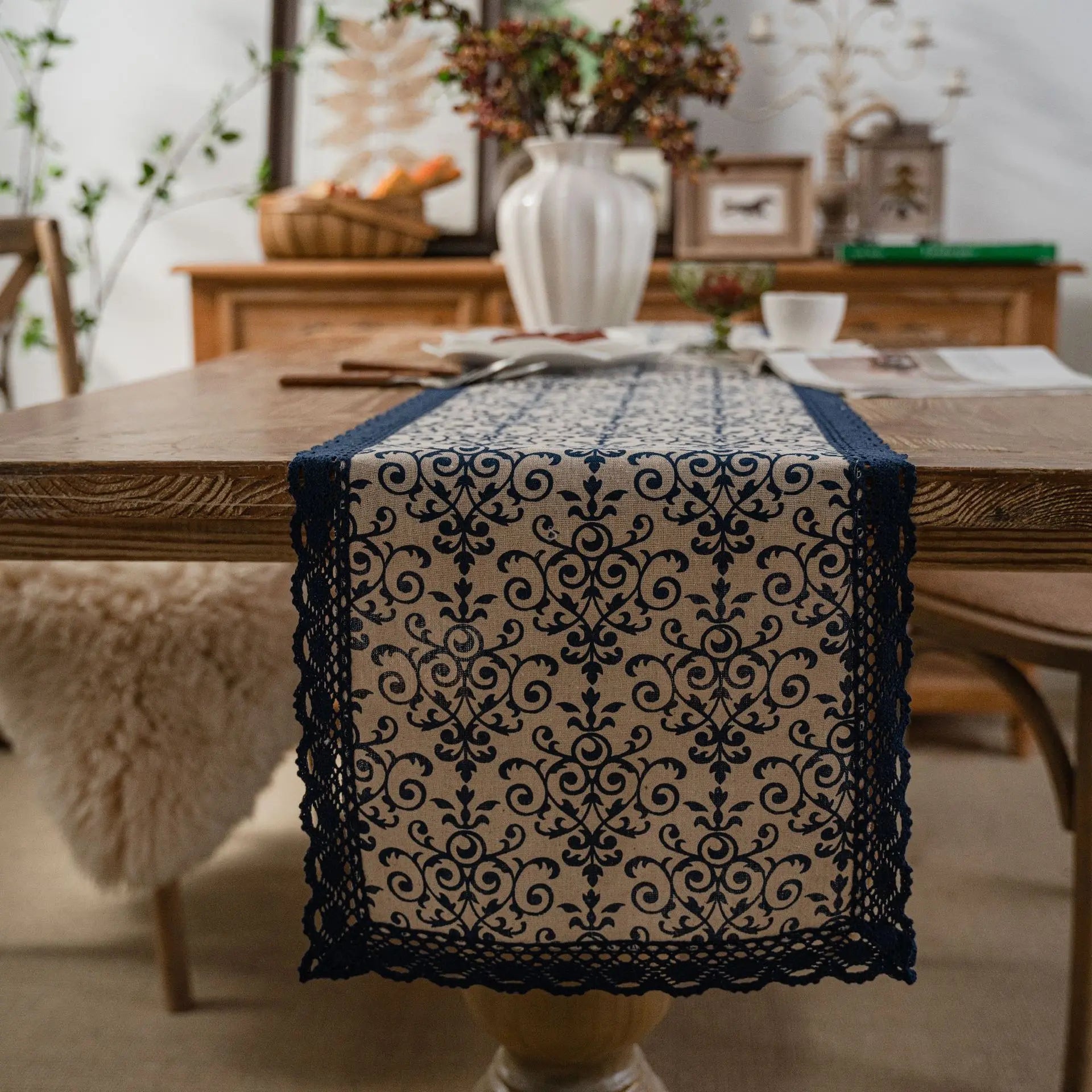 Chemin de table rayures bleu marine dentelle campagne - vue 3 sur 5