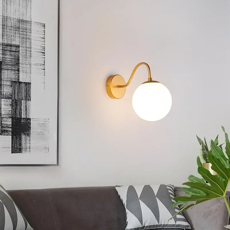 applique murale moderne en verre avec boule lumineuse élégante - vue 4 sur 10