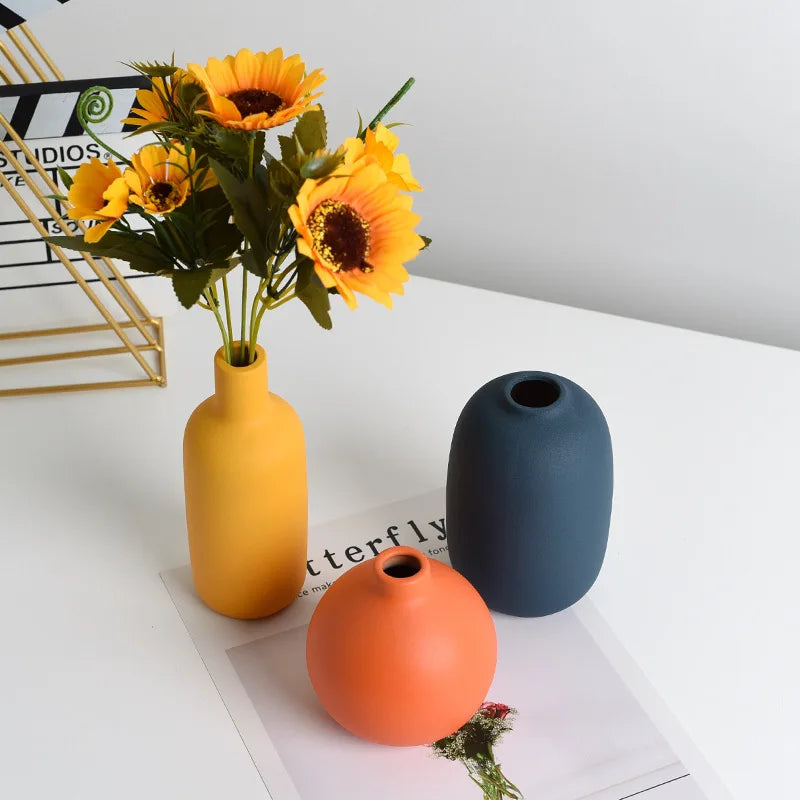 petit vase en céramique décoratif moderne pour fleurs - vue 1 sur 7