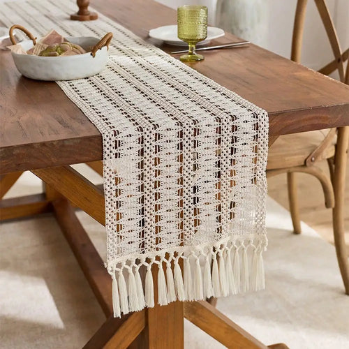 Chemin de table bohème beige à pompons géométriques - vue 4 sur 7