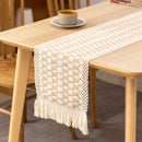 Chemin de table bohème beige motifs géométriques pompons