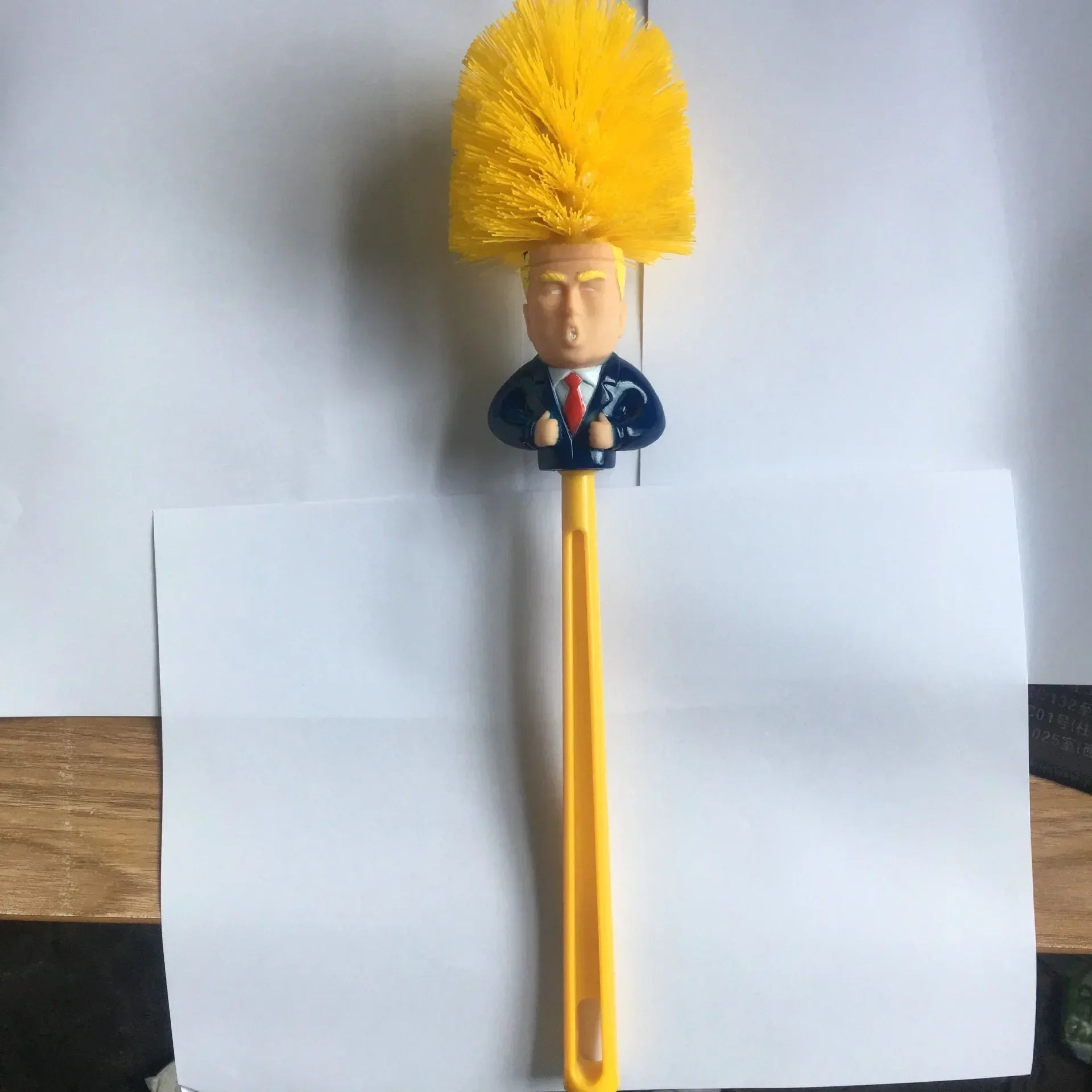 fournitures de toilette trump brosse de nettoyage amusante et pratique - vue 8 sur 10