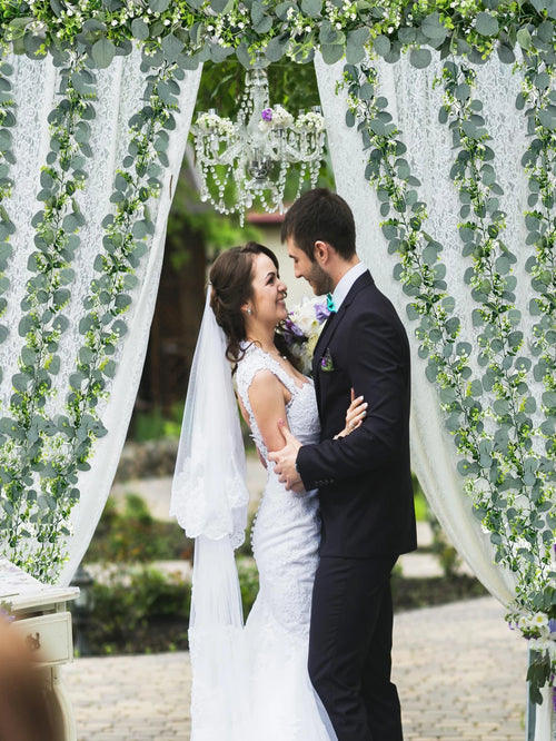 guirlande eucalyptus artificiel avec fleurs blanches et baies décoratives - vue 6 sur 6