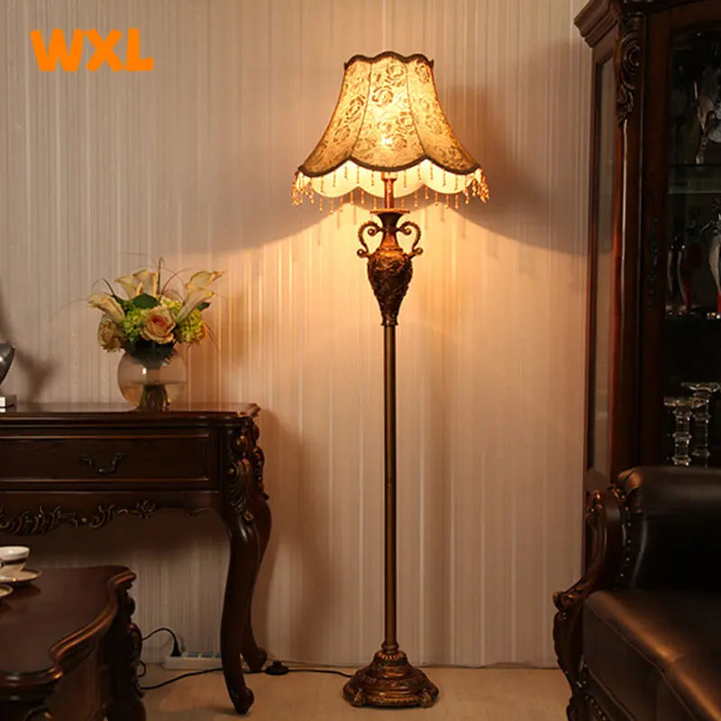 European LED Floor Lamp, Fabric, Rural Retro Living Room Lamp, Creative Vertical Table Lamp, Simple Study, Bedroom, Bedside Lamp - vue 1 sur 7