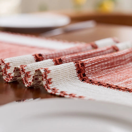 Chemin de table bohème tissé rayures rouges pompons - vue 7 sur 7