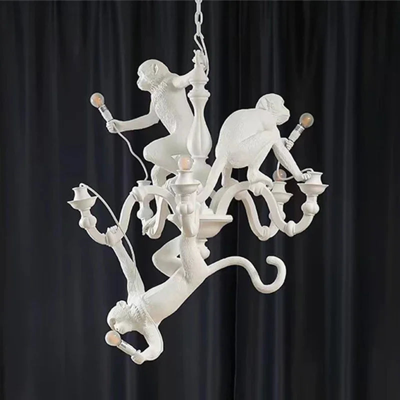 plafonnier led suspendu en résine avec singe grimpant design animal créatif nordique - vue 4 sur 7