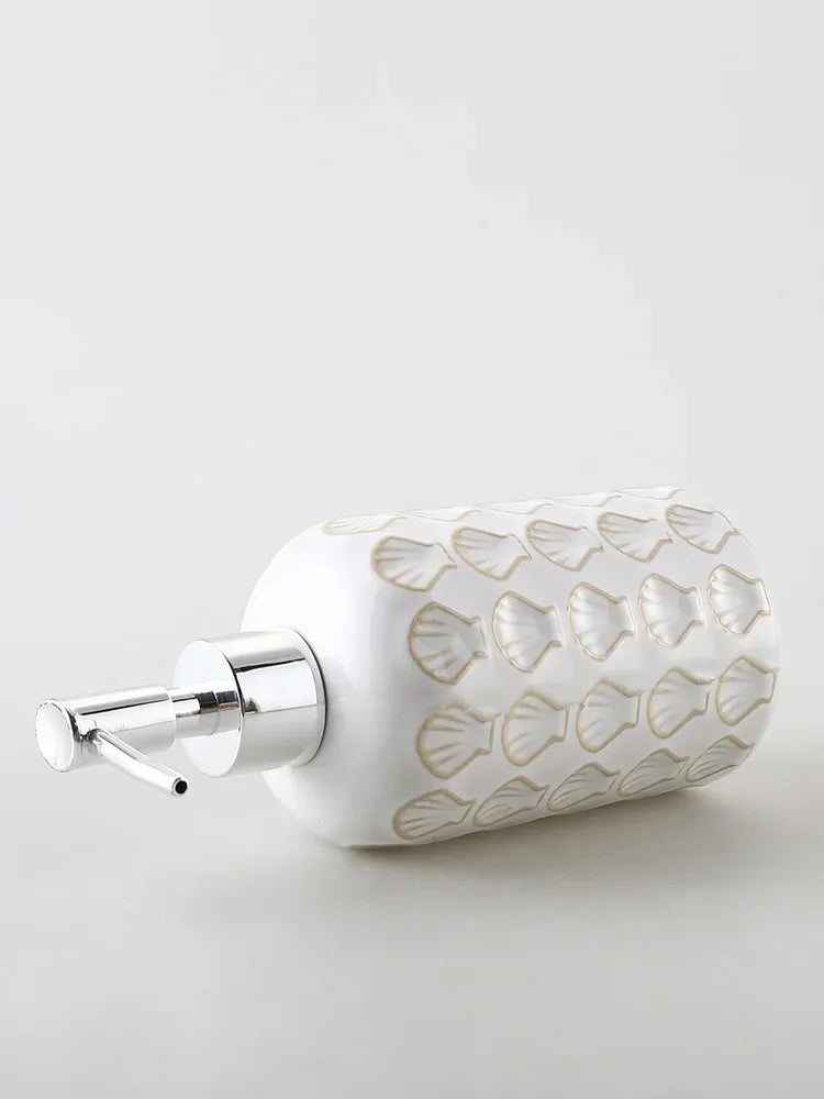bouteille de lotion céramique en relief avec coquillages pour salle de bain - vue 4 sur 6