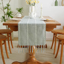 Chemin de table brodé bohème avec pompons tissés