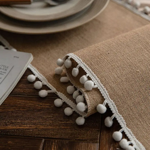Chemin de table toile de jute beige pompons - vue 8 sur 7