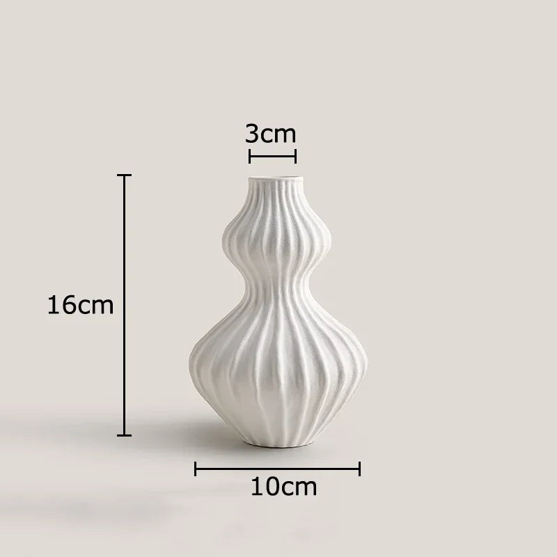 vase en céramique minimaliste pour décoration florale esthétique