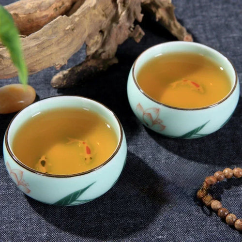 tasse à thé céladon peinte à la main avec lotus et carpe - vue 6 sur 9