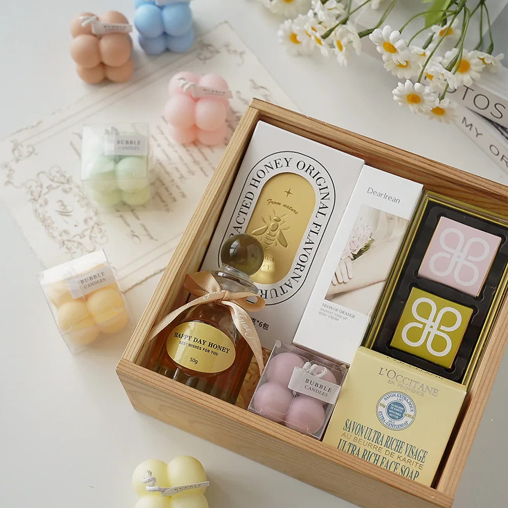 petite bougie cube parfumée en cire de soja fait main - vue 4 sur 17