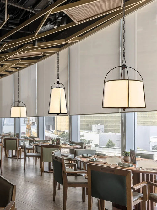suspension dorée et noire pour restaurant japonais moderne - vue 3 sur 9