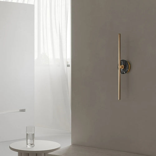applique murale minimaliste en marbre naturel avec ligne en laiton - vue 2 sur 12