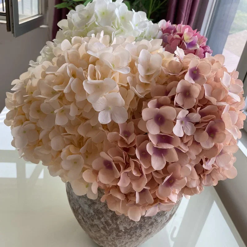 bouquet d'hortensias en soie pour décoration intérieure élégante - vue 3 sur 11