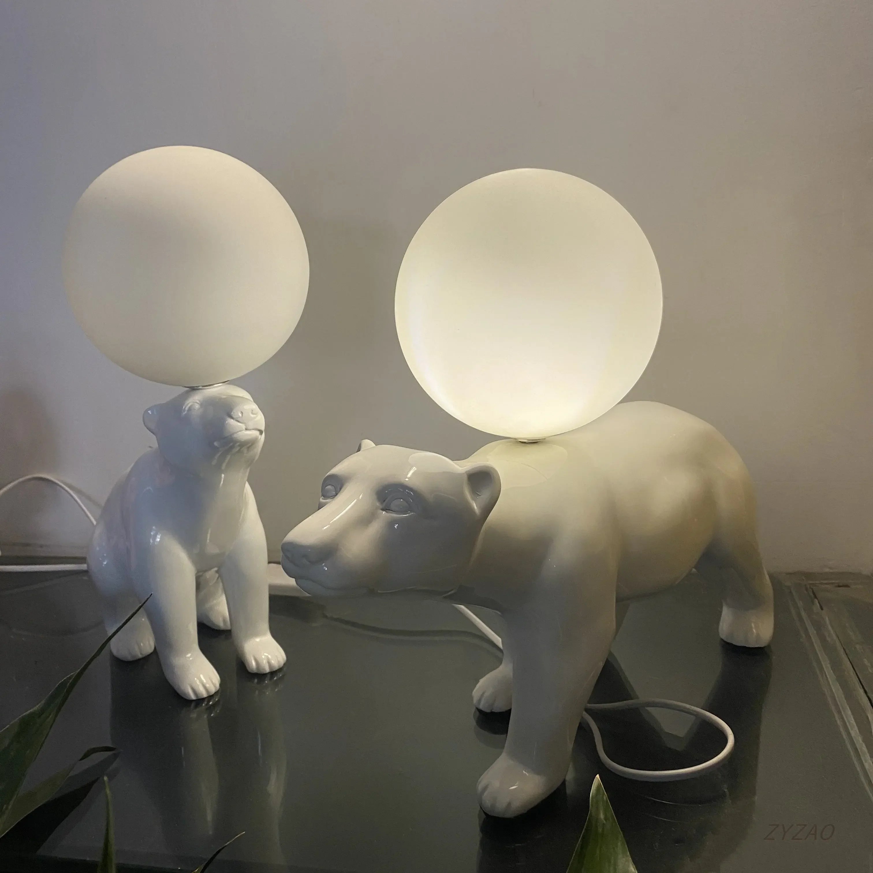 Nordic Design Resin Bear Table Lamp Led Desk Light with Glass Ball for Bedroom - vue 5 sur 8