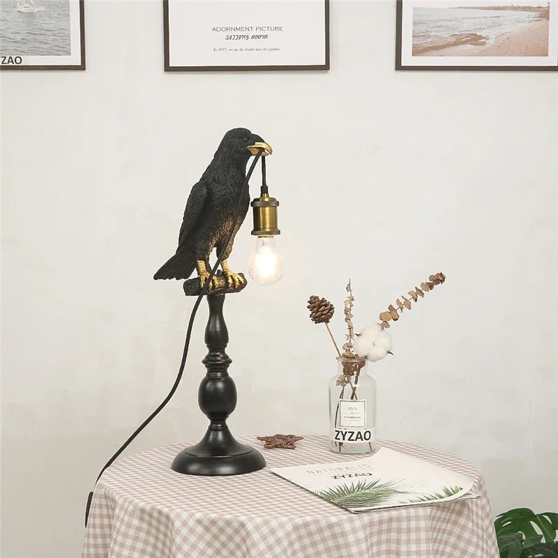lampe de bureau en résine moderne forme d'oiseau avec bec doré - vue 3 sur 7