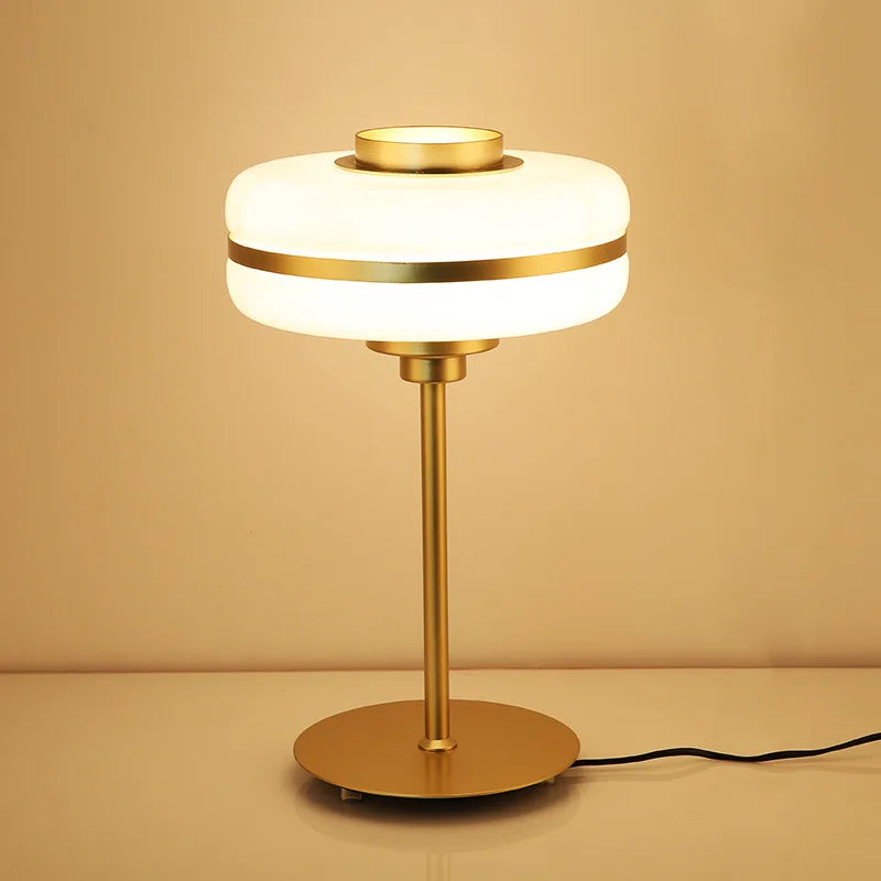 Suspension design nordique en or - vue 4 sur 10
