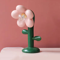 lampe à poser design en résine pour un éclairage chaleureux