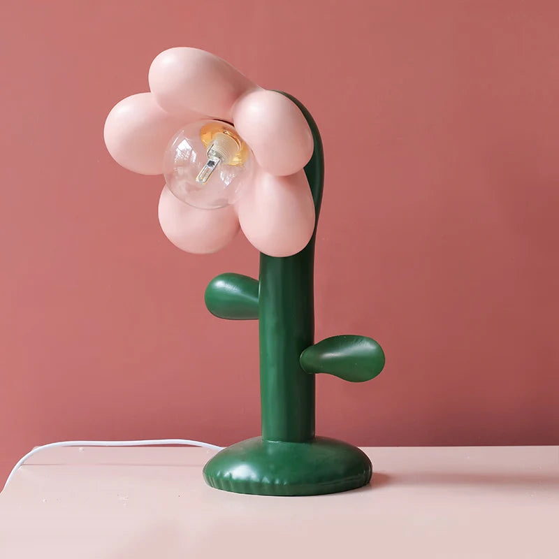 lampe à poser design en résine pour un éclairage chaleureux