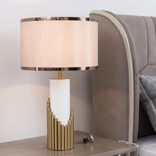 lampe à poser nordique moderne avec pied en marbre et abat-jour tissu - vue 2 sur 7