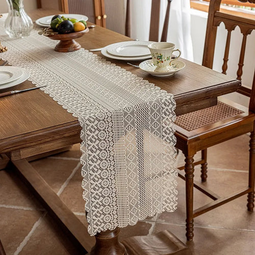 Chemin de table dentelle ajourée style vintage romantique