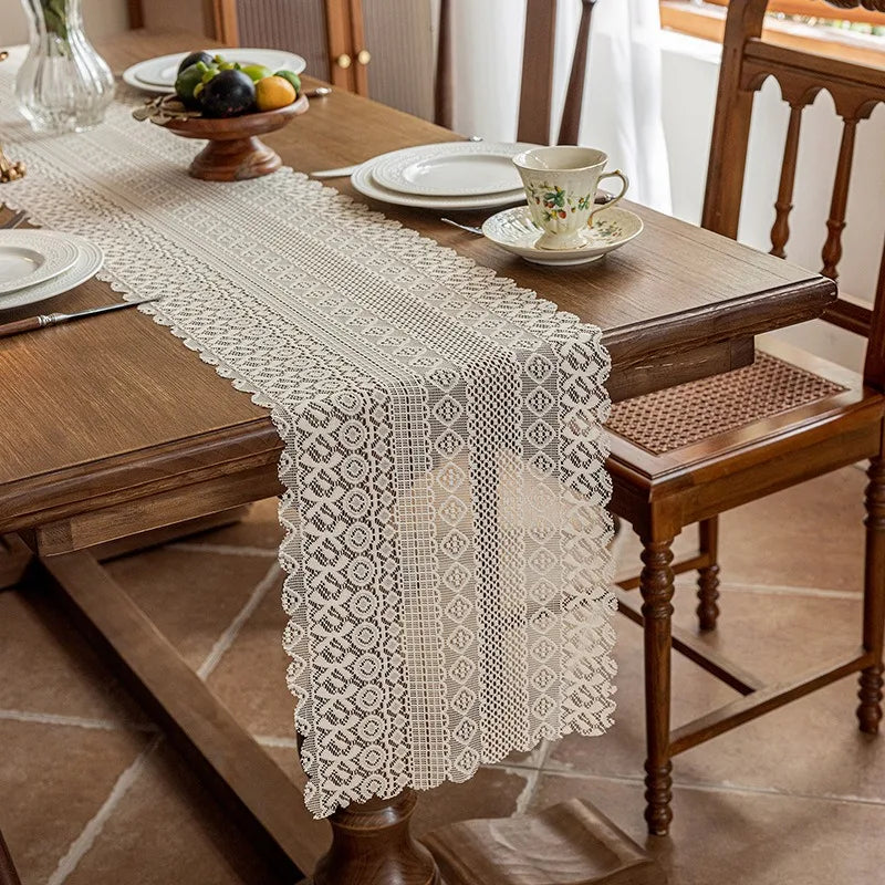 Chemin de table dentelle ajourée style vintage romantique