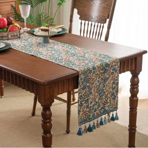 Chemin de table jacquard vert fleurs campagne pompons