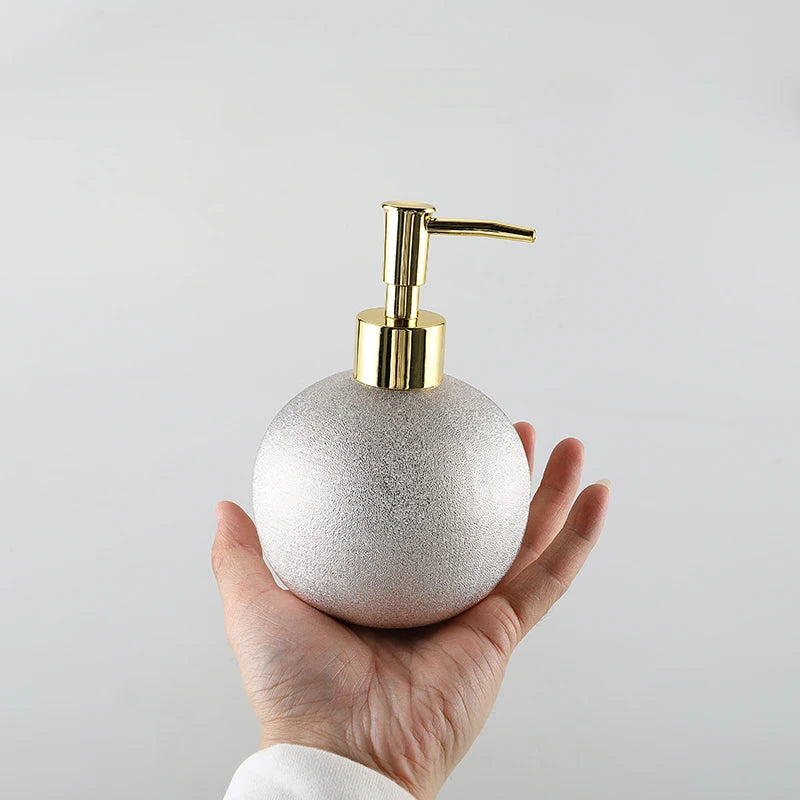 bouteille en céramique pour lotion shampoing et savon - vue 1 sur 9