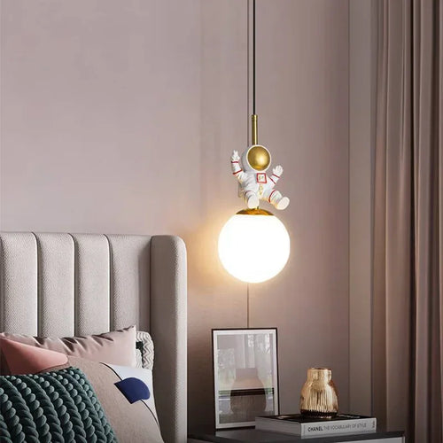 Suspension LED moderne d'astronaute pour chambre d'enfant Design de lune veilleuse chambre d'enfant - vue 5 sur 10