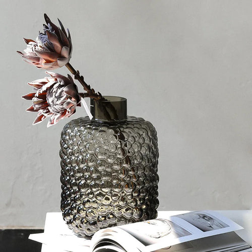 vase en verre transparent à pois noirs pour décoration et arrangements floraux - vue 3 sur 8