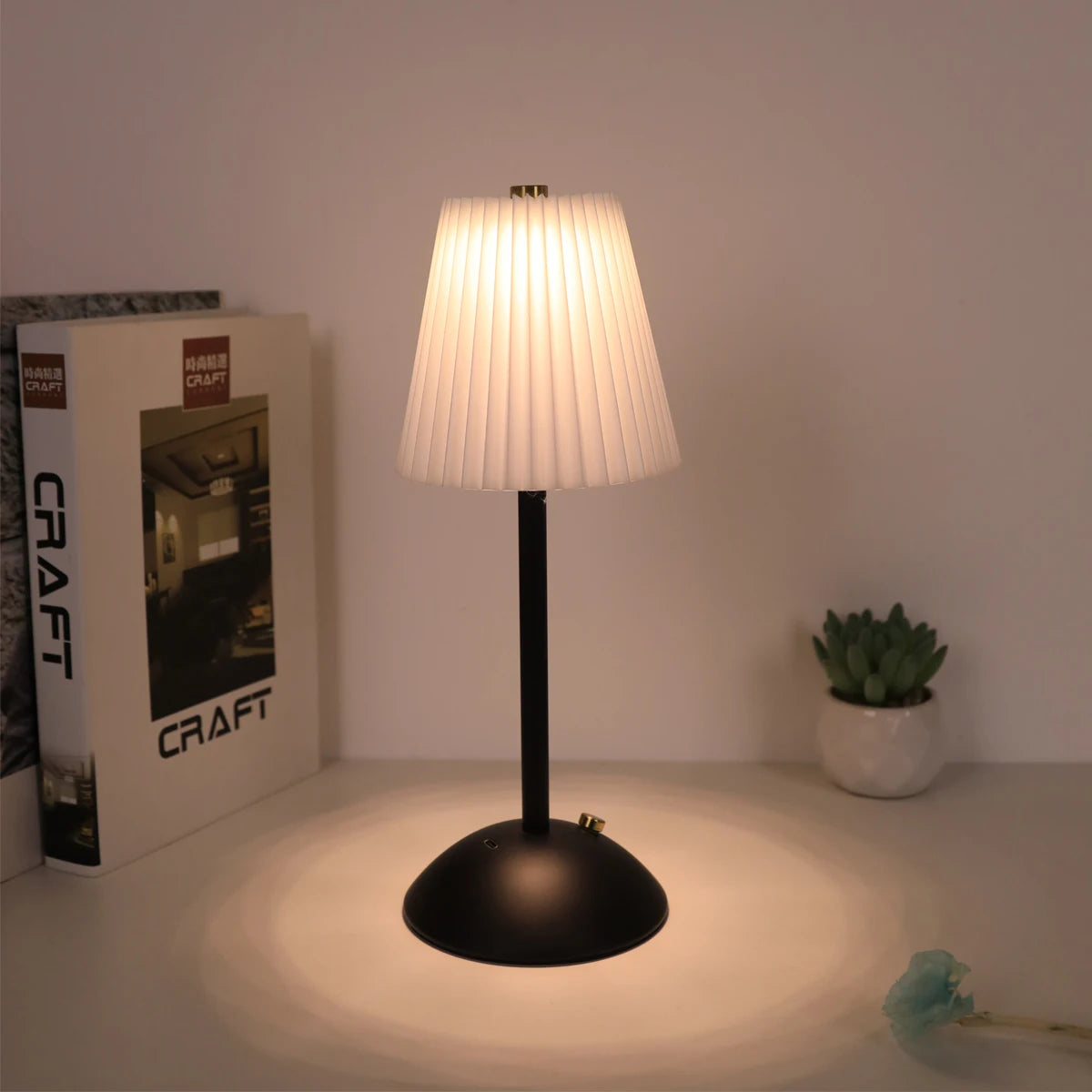 LED Nordic pleated desk lamp charging touch adjustable night light, bedroom sleep light, bar coffee shop decorative light - vue 9 sur 9