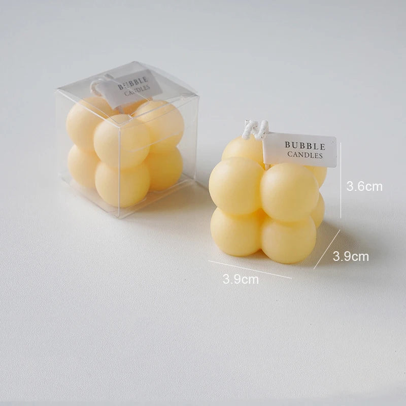 petite bougie cube parfumée en cire de soja fait main - vue 11 sur 17