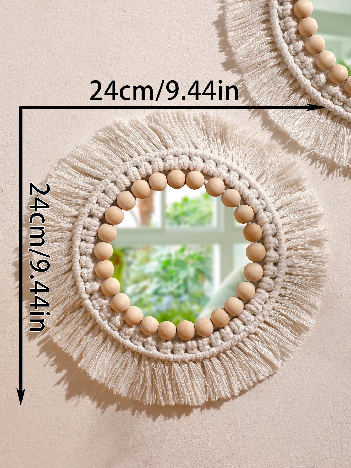 miroir suspendu en macramé décoratif avec pompons tissés - vue 11 sur 14