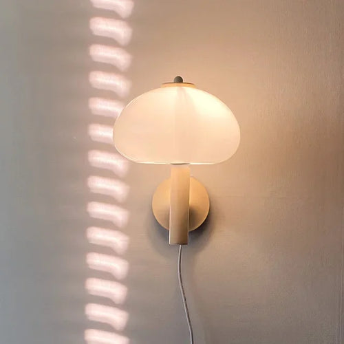 applique murale moderne en verre blanc avec interrupteur design élégant - vue 3 sur 6