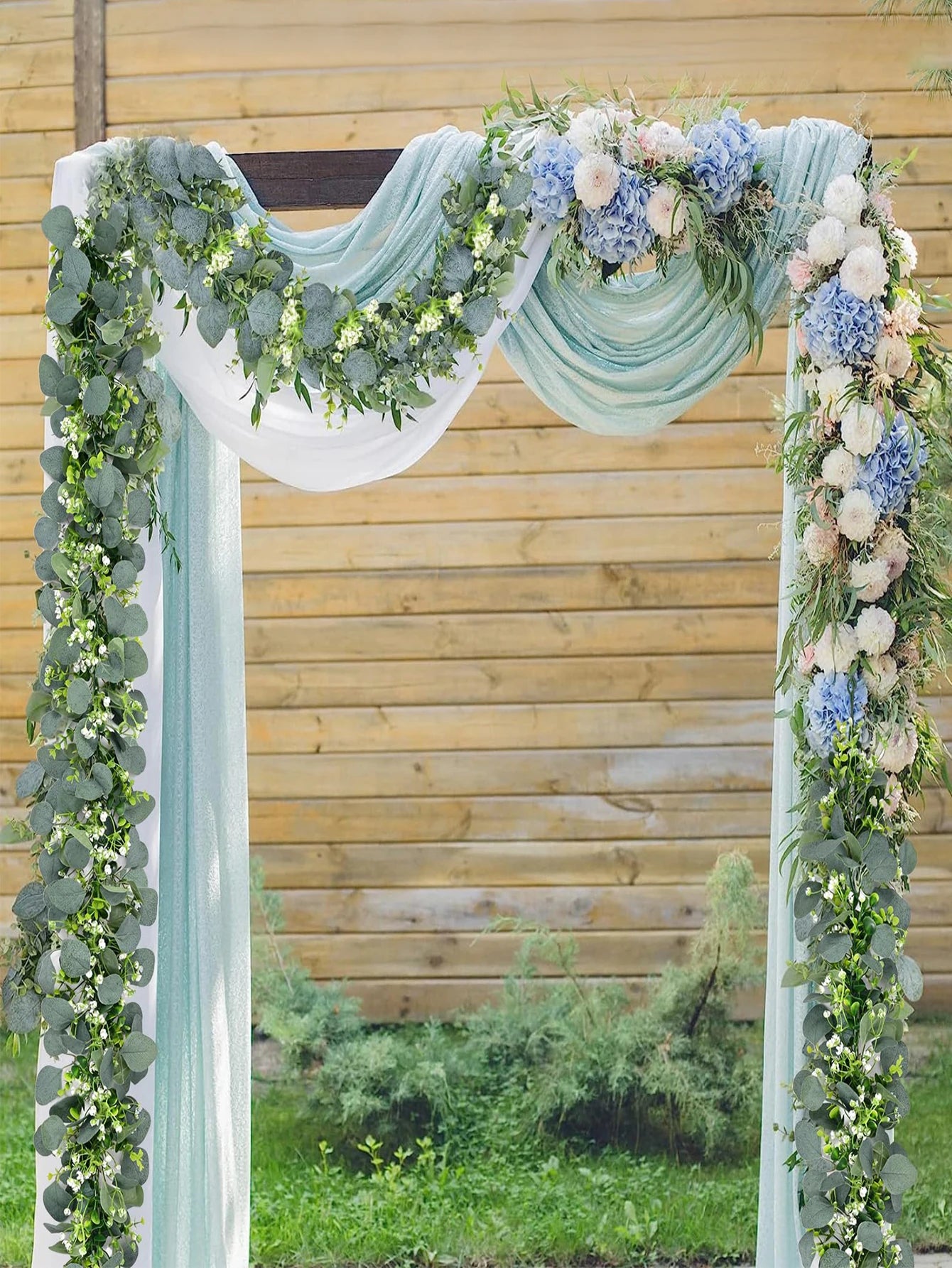 guirlande eucalyptus artificiel avec fleurs blanches et baies décoratives - vue 3 sur 6