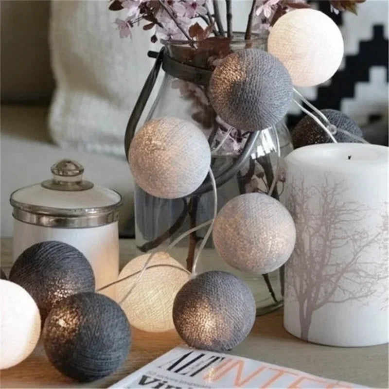 guirlande lumineuse led en boules de coton pour décorations festives - vue 2 sur 16
