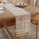 Chemin de table dentelle crochet style vintage pompons