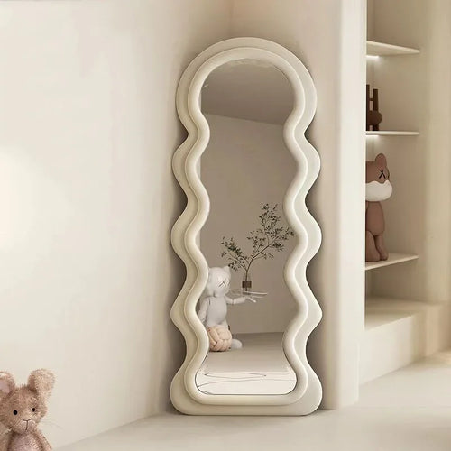miroir ondulé design moderne pour un espace chic et funky - vue 4 sur 11