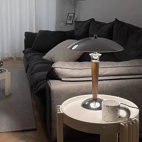 lampe de bureau nordique en bois avec abat-jour chromé - vue 5 sur 7