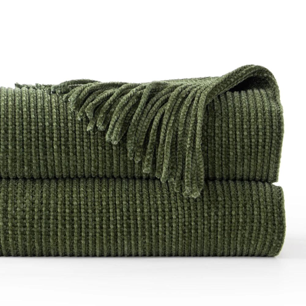 plaid maille chenille a pompons motif carreaux decoratif