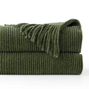 plaid maille chenille a pompons motif carreaux decoratif