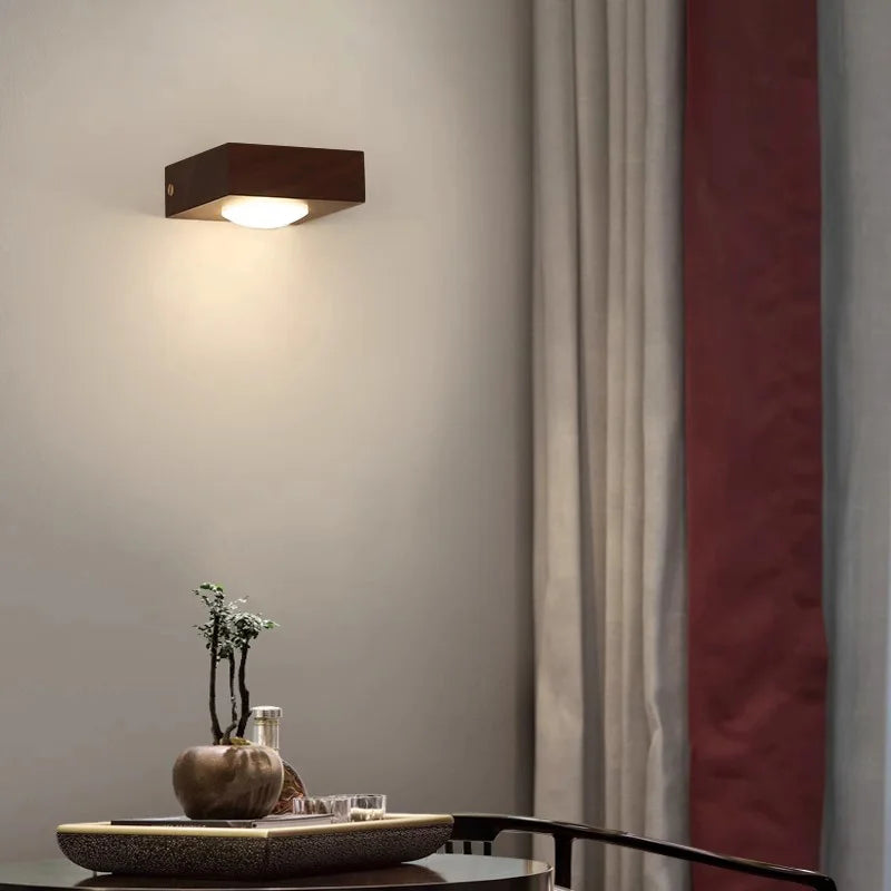 Walnut Wood Wall Light, Wabi-sabi Modern style, Wall Sconce lighting for Bedroom, Bedside, Living, Dining Room, Showcase - vue 4 sur 7