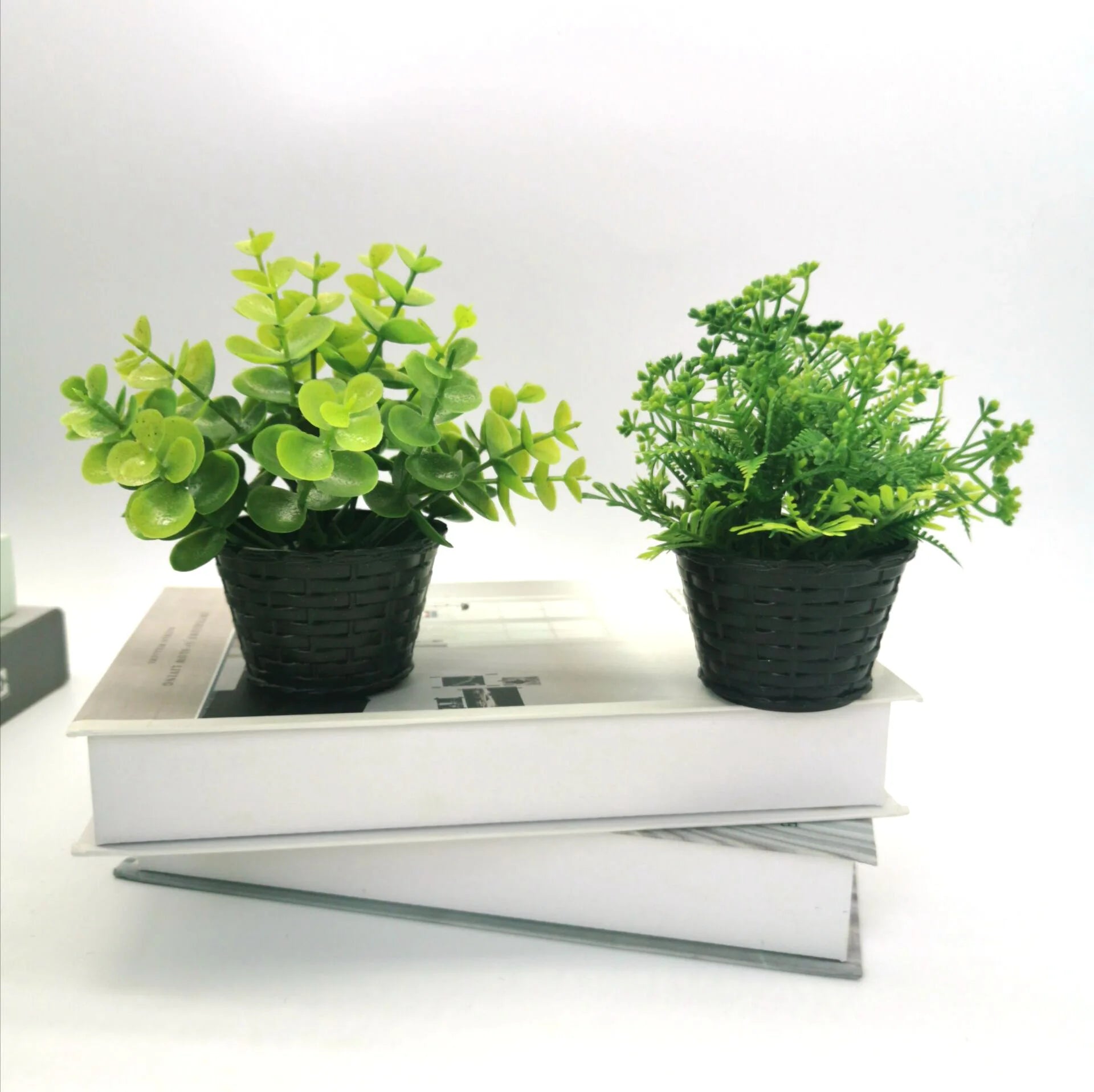 mini plante artificielle en pot pour décoration et événements festifs - vue 3 sur 11