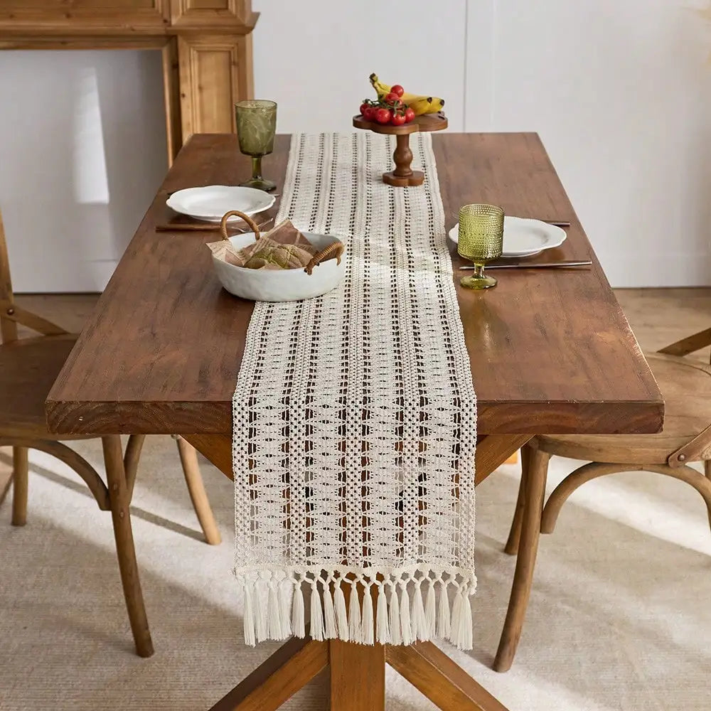 Chemin de table bohème beige à pompons géométriques - vue 5 sur 7