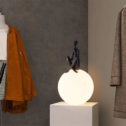 lampe de table créative design ballon humanoïde artistique - vue 3 sur 13