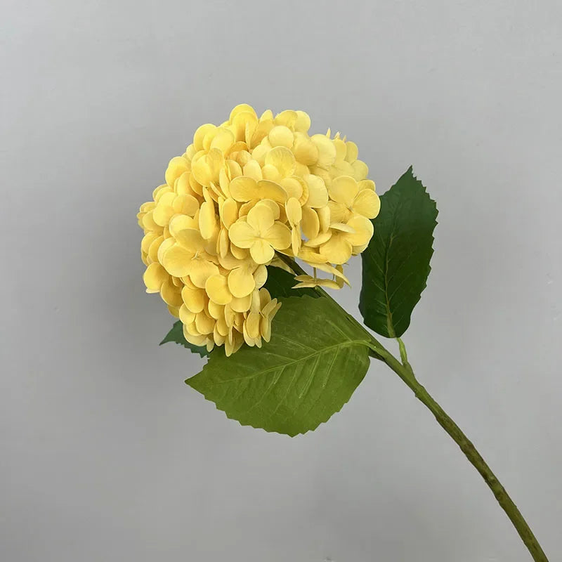 décoration de mariage fleurs artificielles hortensias et roses rouges - vue 9 sur 15