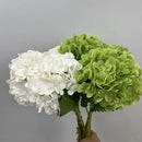 décoration de mariage fleurs artificielles hortensias et roses rouges