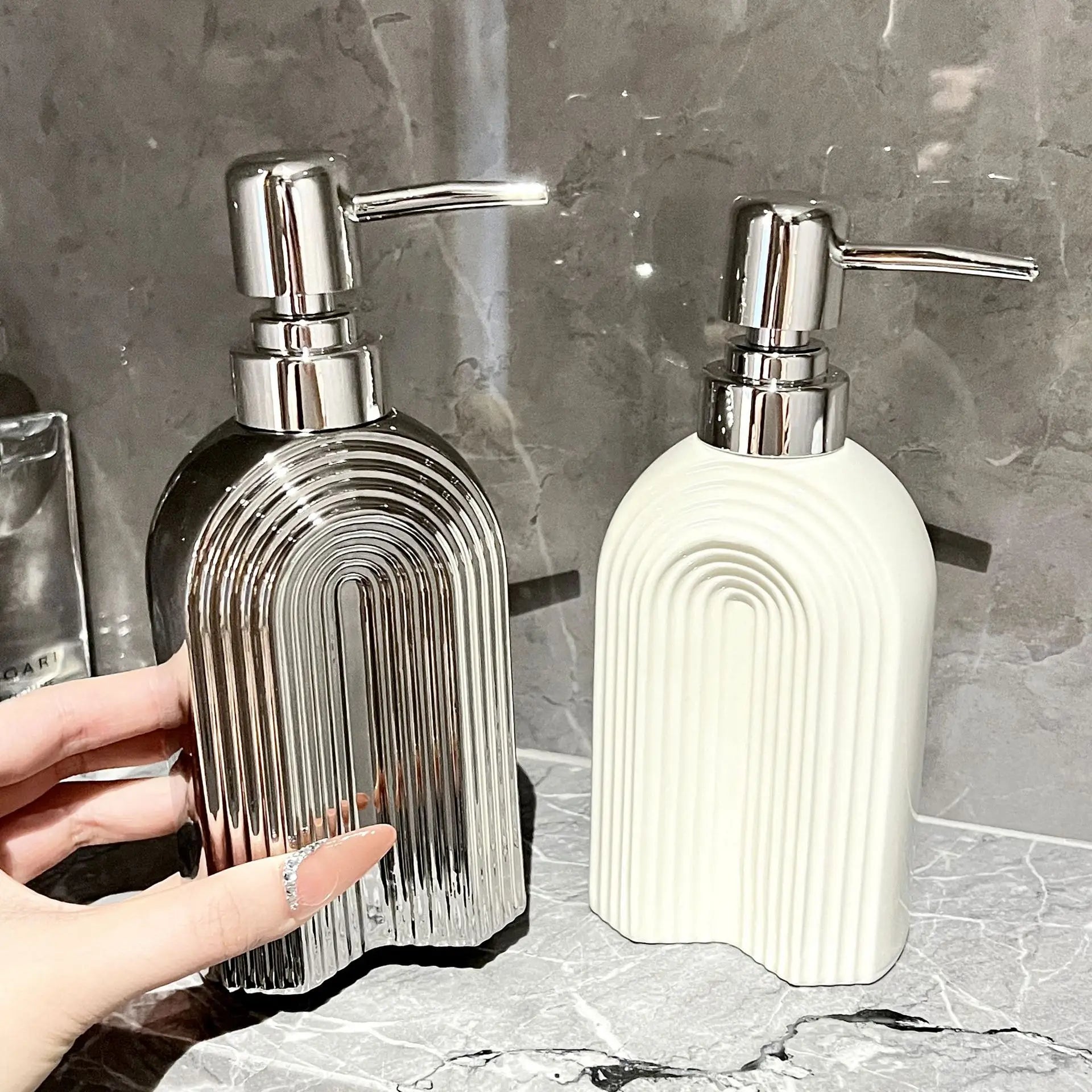 bouteille créative de désinfectant pour les mains luxe salle de bain - vue 2 sur 6
