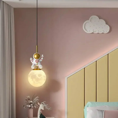 Suspension LED moderne d'astronaute pour chambre d'enfant Design de lune veilleuse chambre d'enfant - vue 3 sur 10
